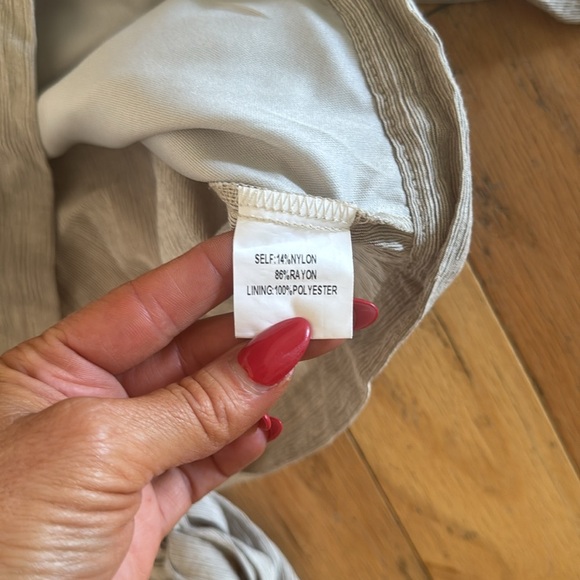 Joyfolie Mia Joy | Cropped Bell Sleeved Top | Bow | size S | Beige/Dove Gray - Picture 3 of 4